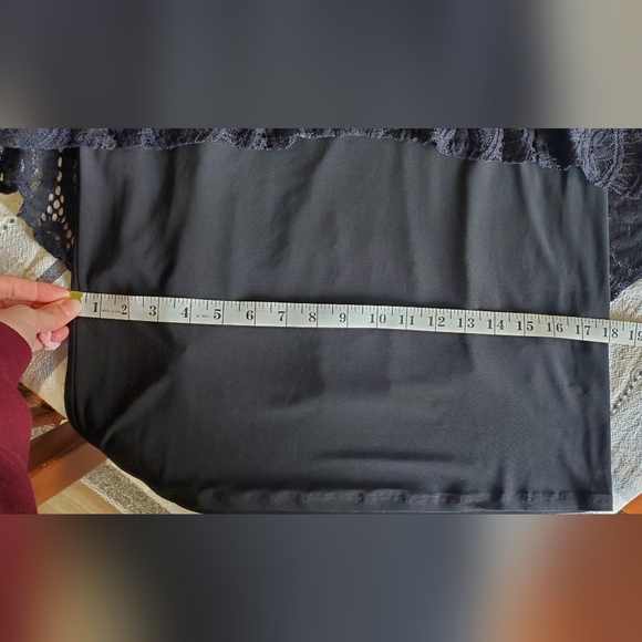 BLACK SLEEVELESS LACE MINI DRESS - Picture 7 of 9